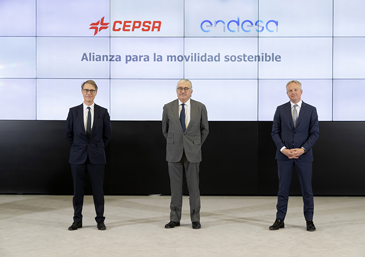 Foto CEPSA Y ENDESA SELLAN LA PRIMERA GRAN ALIANZA PARA ACELERAR LA MOVILIDAD ELÉCTRICA EN ESPAÑA Y PORTUGAL.